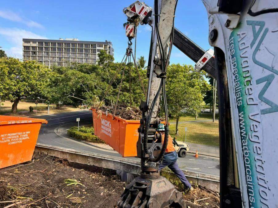 Excavator loading a skip bin